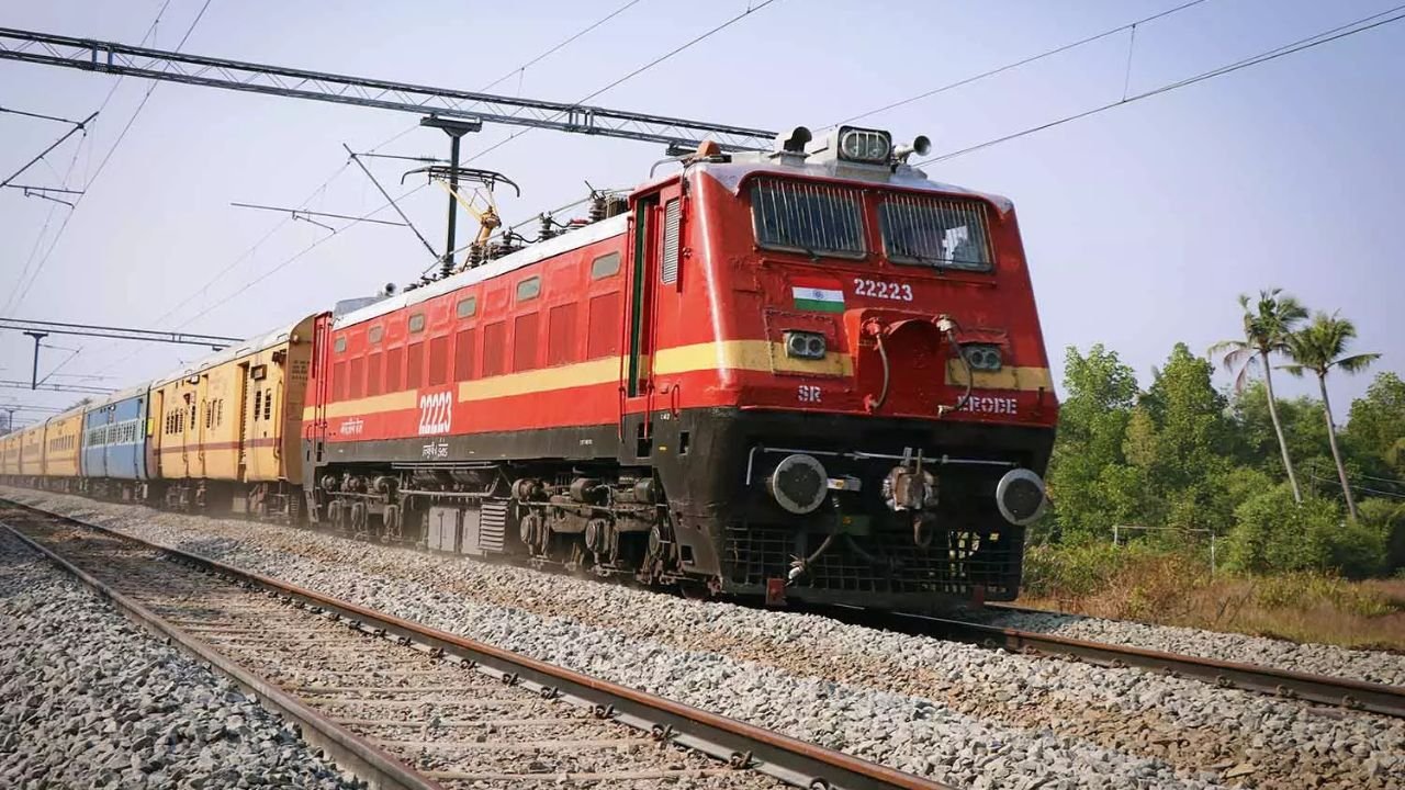 Train Cancelled: रेल यात्रा करने वालों के लिए बड़ी खबर, रेलवे ने इस रूट की कई ट्रेनें की रद्द, देखें पूरी सूची