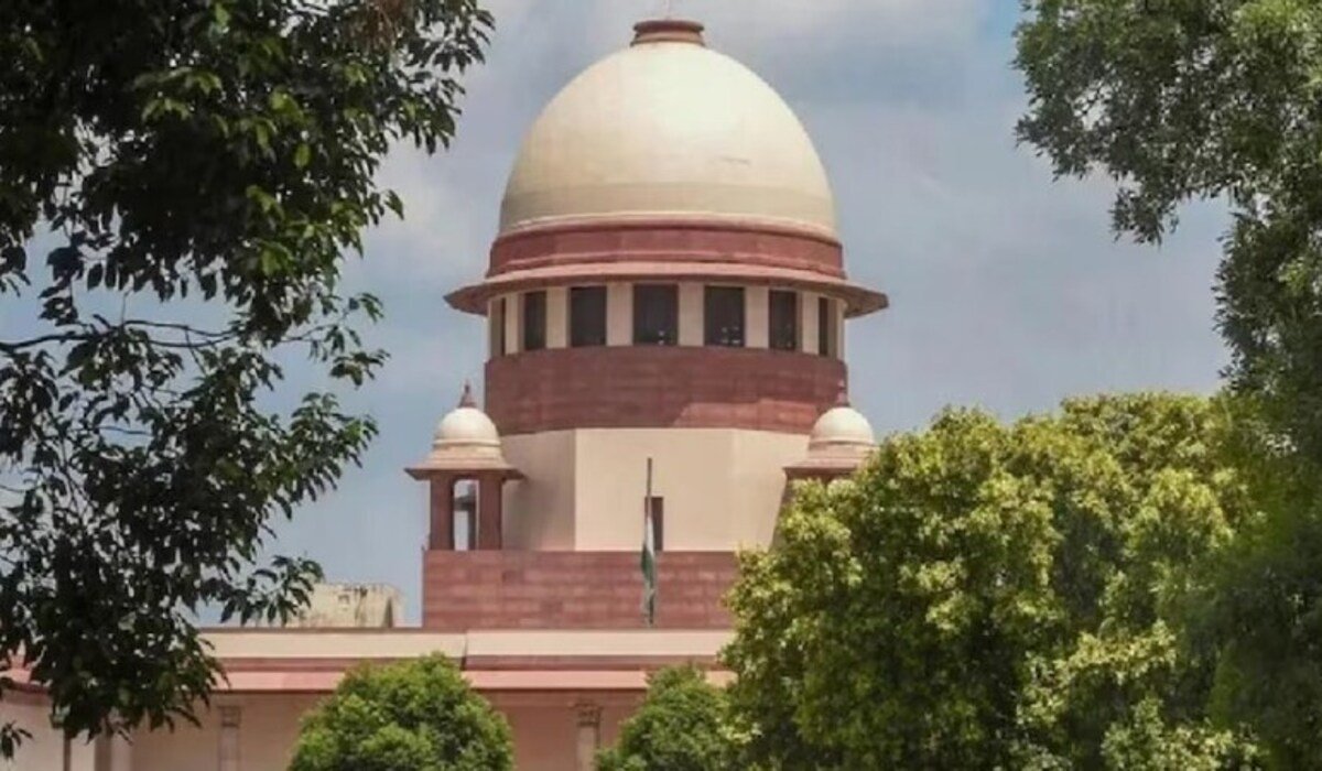 Supreme Court में आज यूपी 69 हजार शिक्षक भर्ती मामले की सुनवाई, उम्मीदवारों की निगाहें फैसले पर टिकीं